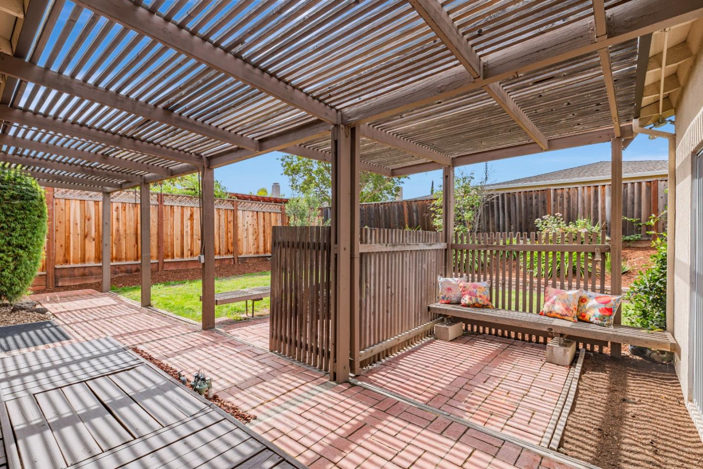 Detail Gallery Image 30 of 34 For 10683 Pebble Pl, Cupertino,  CA 95014 - 4 Beds | 2/1 Baths