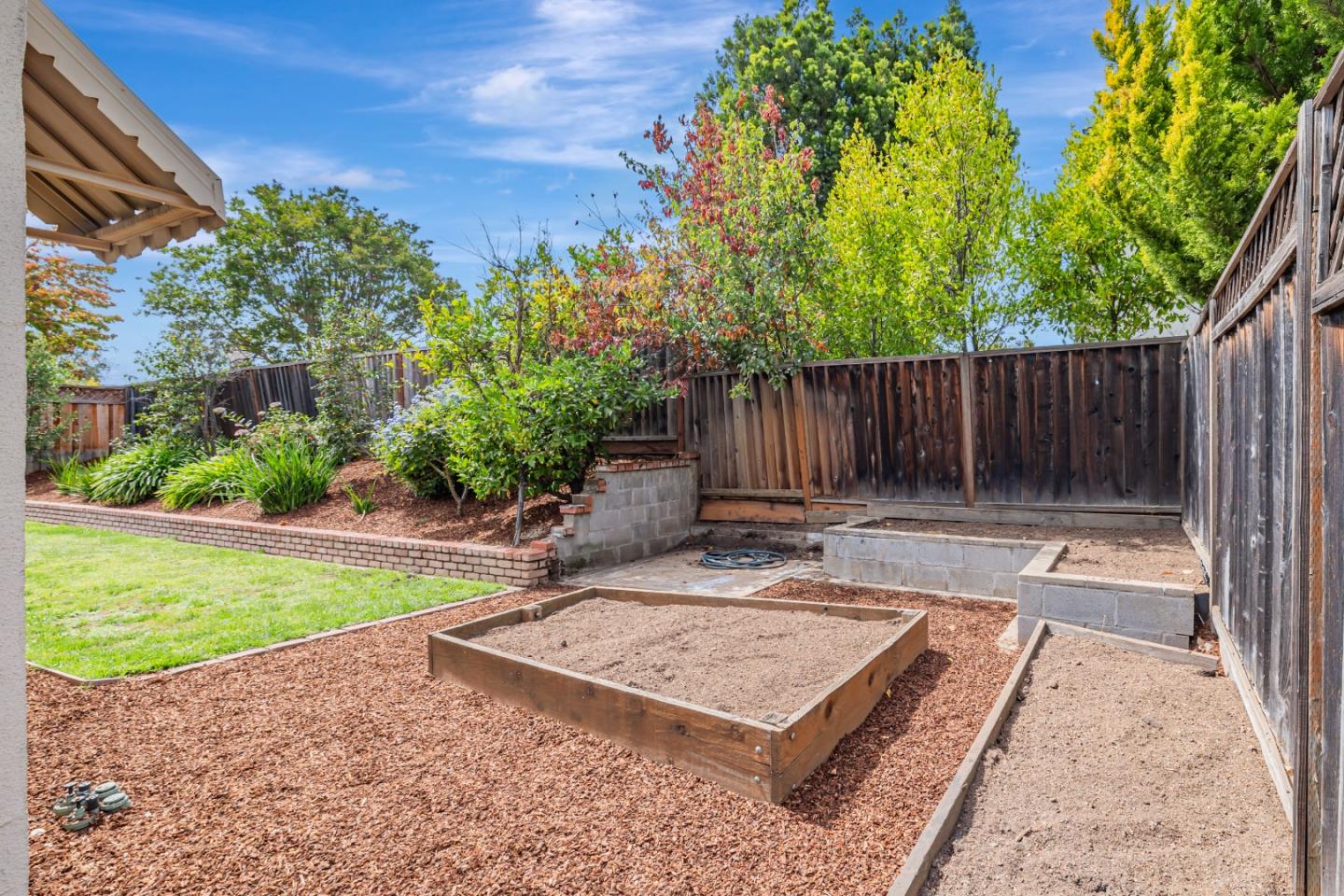 Detail Gallery Image 32 of 34 For 10683 Pebble Pl, Cupertino,  CA 95014 - 4 Beds | 2/1 Baths