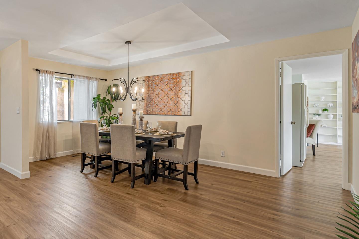 Detail Gallery Image 5 of 34 For 10683 Pebble Pl, Cupertino,  CA 95014 - 4 Beds | 2/1 Baths