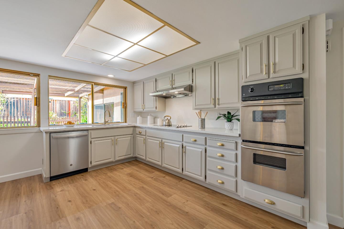 Detail Gallery Image 8 of 34 For 10683 Pebble Pl, Cupertino,  CA 95014 - 4 Beds | 2/1 Baths