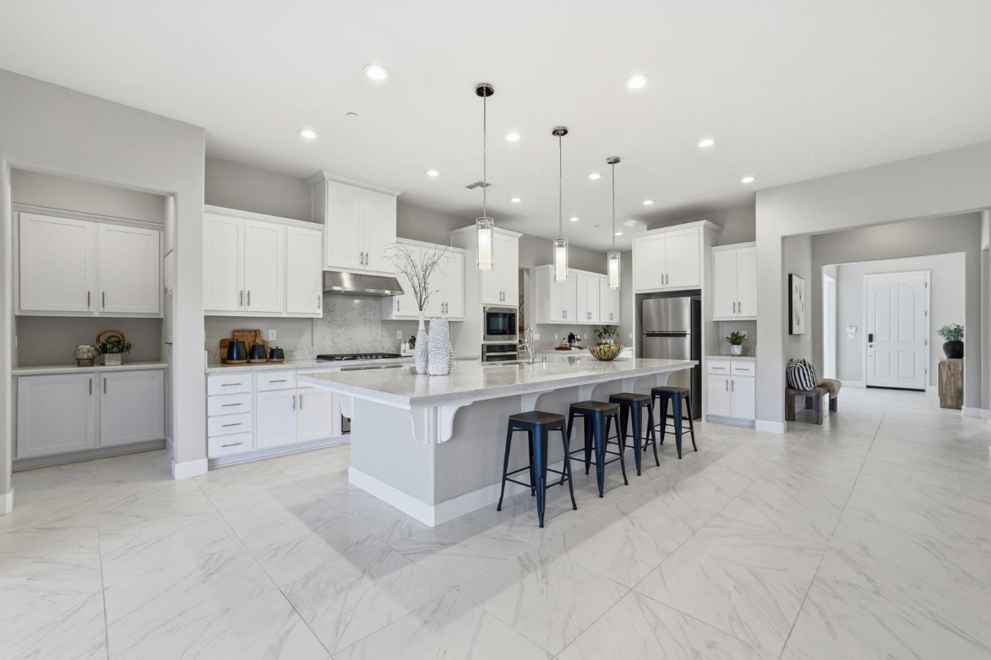 Detail Gallery Image 10 of 69 For 18664 White Moon Dr, Morgan Hill,  CA 95037 - 4 Beds | 3/1 Baths