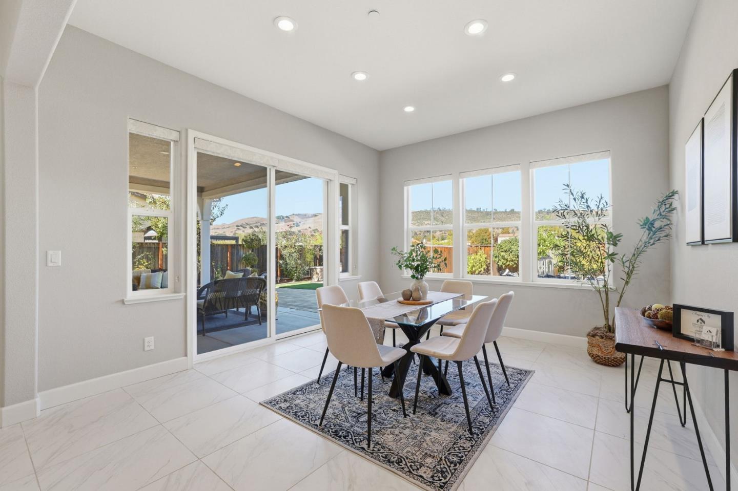 Detail Gallery Image 18 of 69 For 18664 White Moon Dr, Morgan Hill,  CA 95037 - 4 Beds | 3/1 Baths