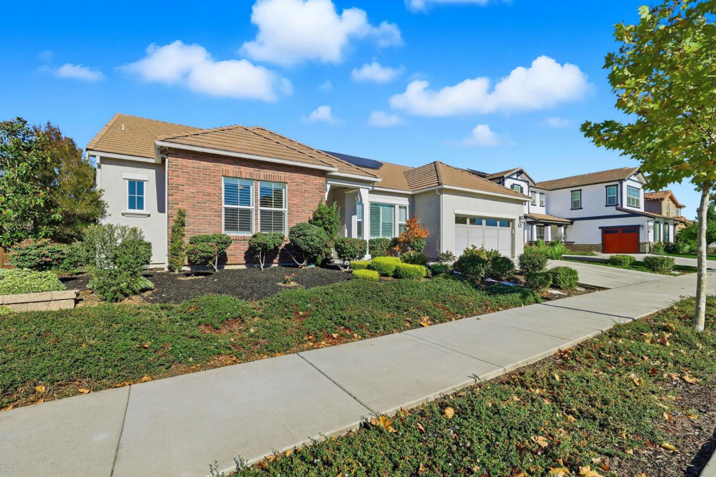 Detail Gallery Image 4 of 69 For 18664 White Moon Dr, Morgan Hill,  CA 95037 - 4 Beds | 3/1 Baths