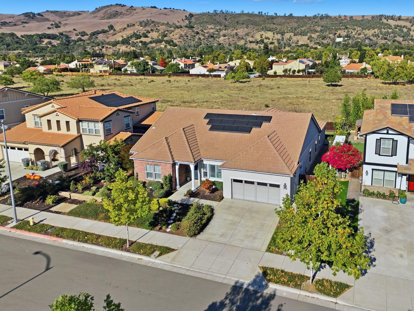 Detail Gallery Image 55 of 69 For 18664 White Moon Dr, Morgan Hill,  CA 95037 - 4 Beds | 3/1 Baths