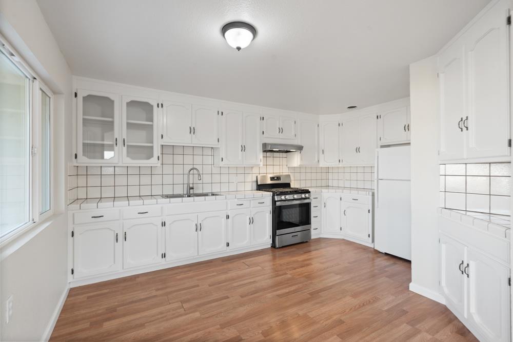 Detail Gallery Image 4 of 18 For 36347 Magellan Dr, Fremont,  CA 94536 - 5 Beds | 2 Baths