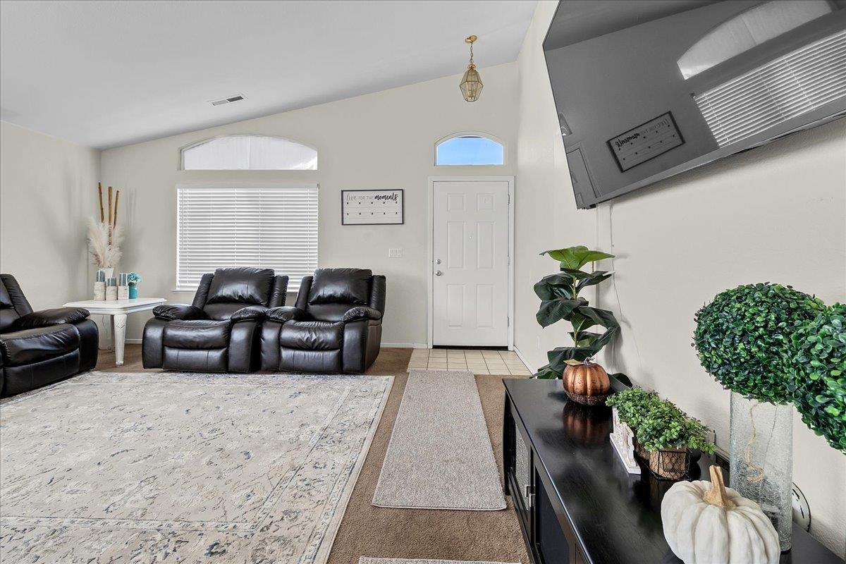 Detail Gallery Image 5 of 35 For 715 Skinner St, Soledad,  CA 93960 - 4 Beds | 2 Baths