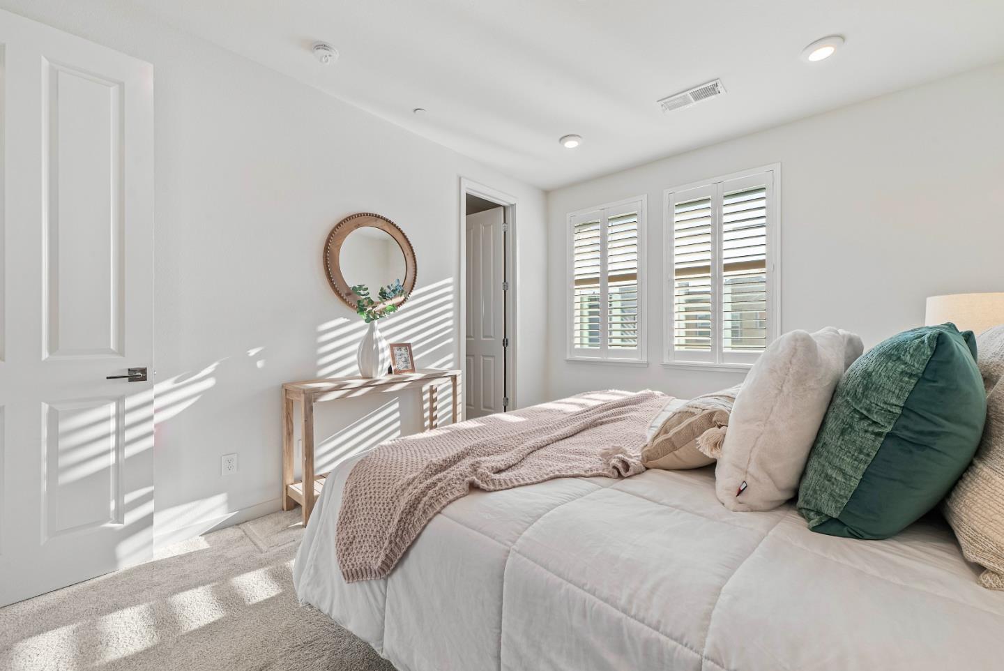 Detail Gallery Image 14 of 43 For 810 Cotati Ter #5,  Sunnyvale,  CA 94085 - 3 Beds | 3/1 Baths