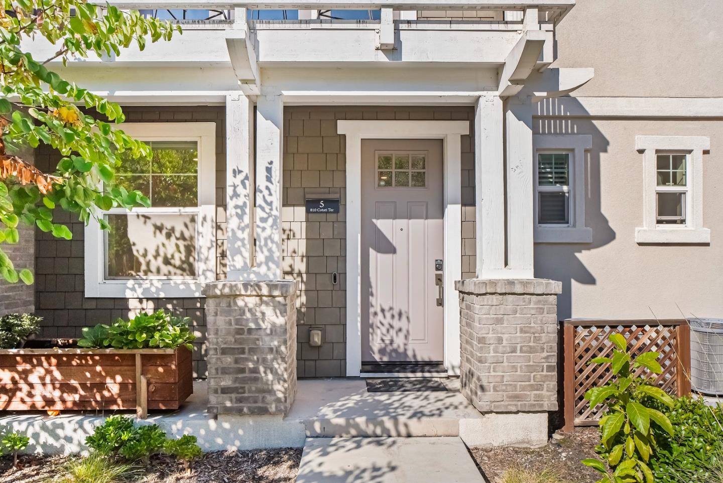 Detail Gallery Image 4 of 43 For 810 Cotati Ter #5,  Sunnyvale,  CA 94085 - 3 Beds | 3/1 Baths