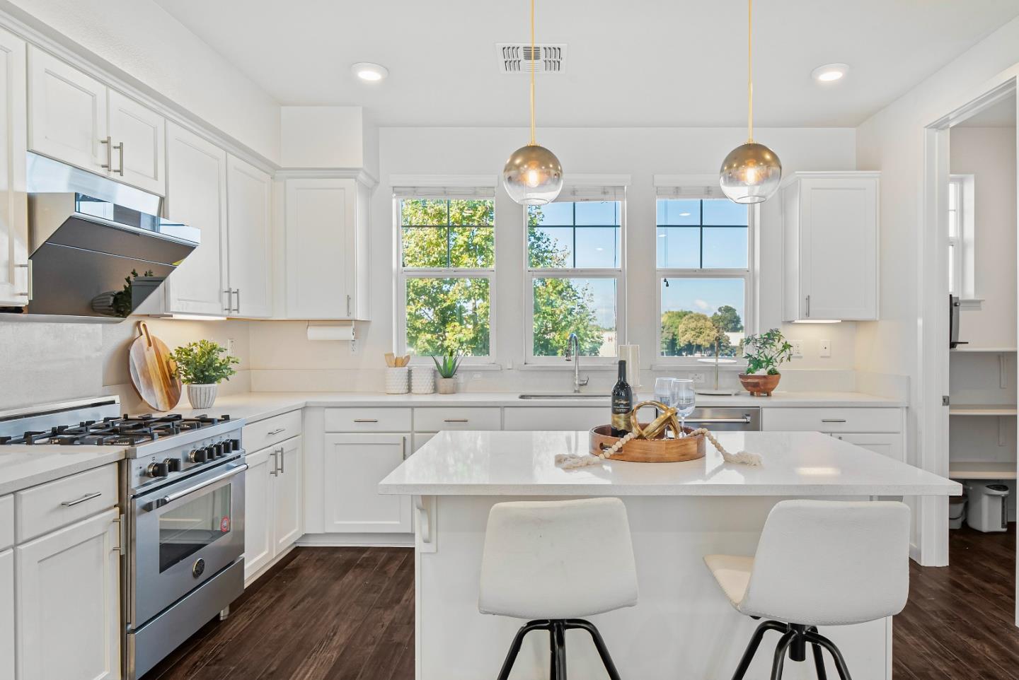 Detail Gallery Image 6 of 43 For 810 Cotati Ter #5,  Sunnyvale,  CA 94085 - 3 Beds | 3/1 Baths