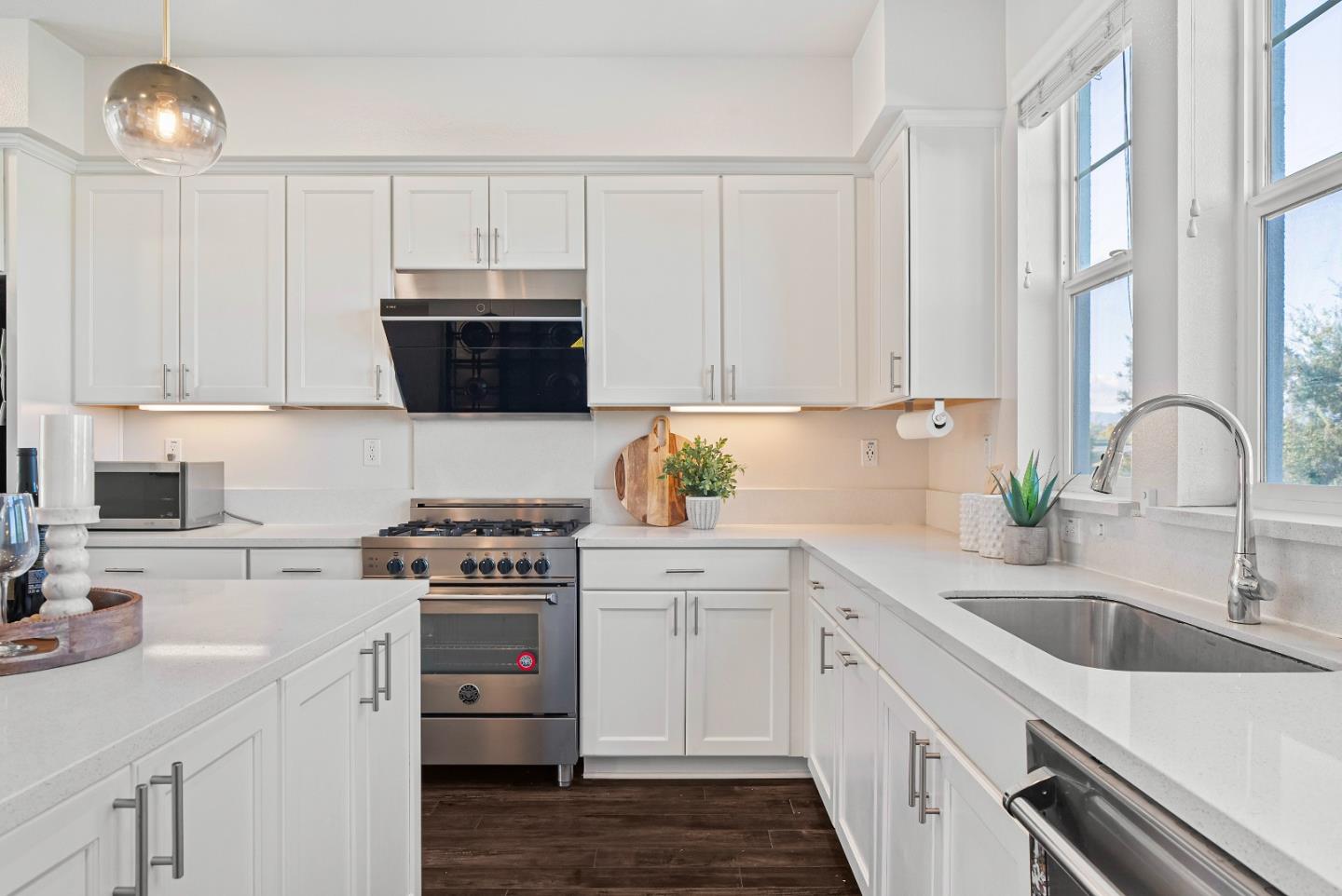 Detail Gallery Image 8 of 43 For 810 Cotati Ter #5,  Sunnyvale,  CA 94085 - 3 Beds | 3/1 Baths