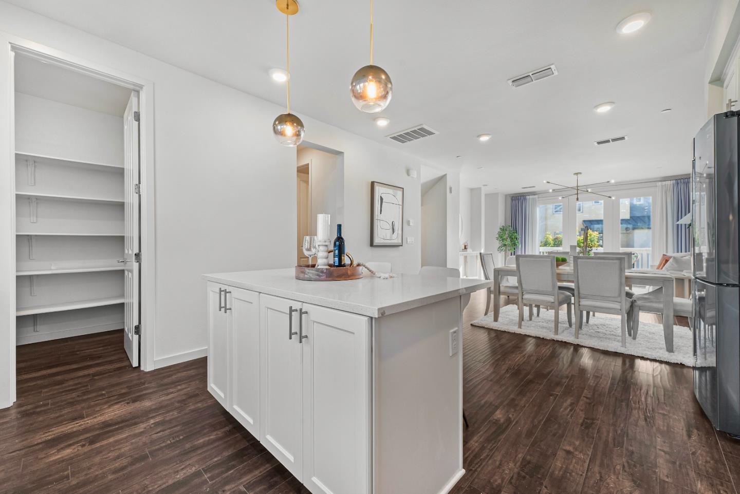 Detail Gallery Image 9 of 43 For 810 Cotati Ter #5,  Sunnyvale,  CA 94085 - 3 Beds | 3/1 Baths