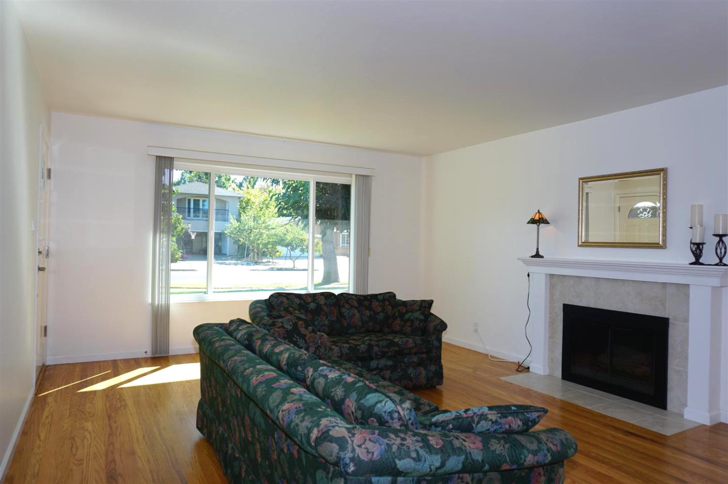 Detail Gallery Image 5 of 10 For 3067 Greentree Way, San Jose,  CA 95128 - 3 Beds | 2 Baths