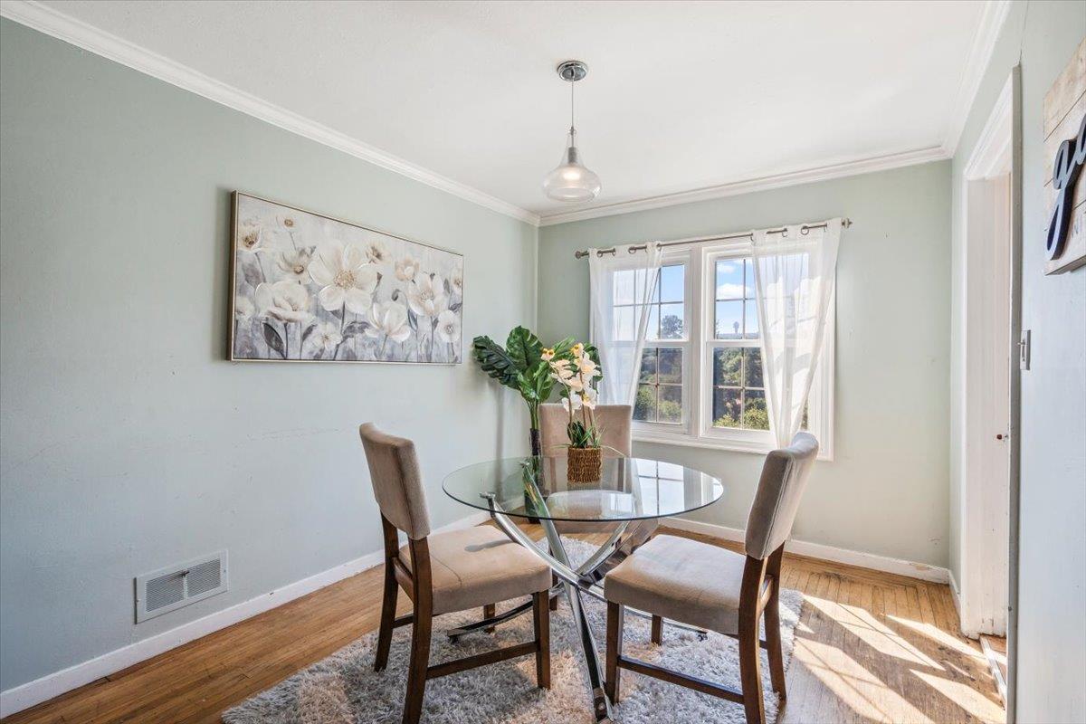 Detail Gallery Image 11 of 59 For 9401 Castlewood St, Oakland,  CA 94605 - 3 Beds | 1/1 Baths