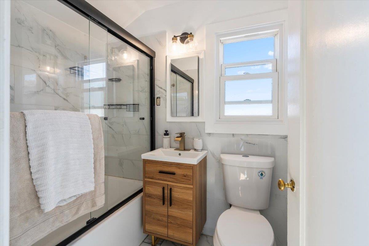 Detail Gallery Image 31 of 59 For 9401 Castlewood St, Oakland,  CA 94605 - 3 Beds | 1/1 Baths