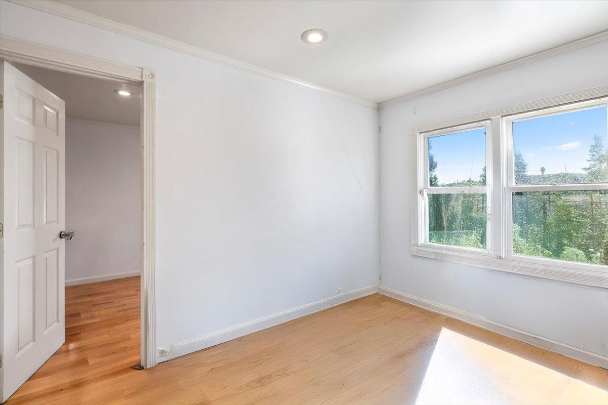 Detail Gallery Image 36 of 59 For 9401 Castlewood St, Oakland,  CA 94605 - 3 Beds | 1/1 Baths