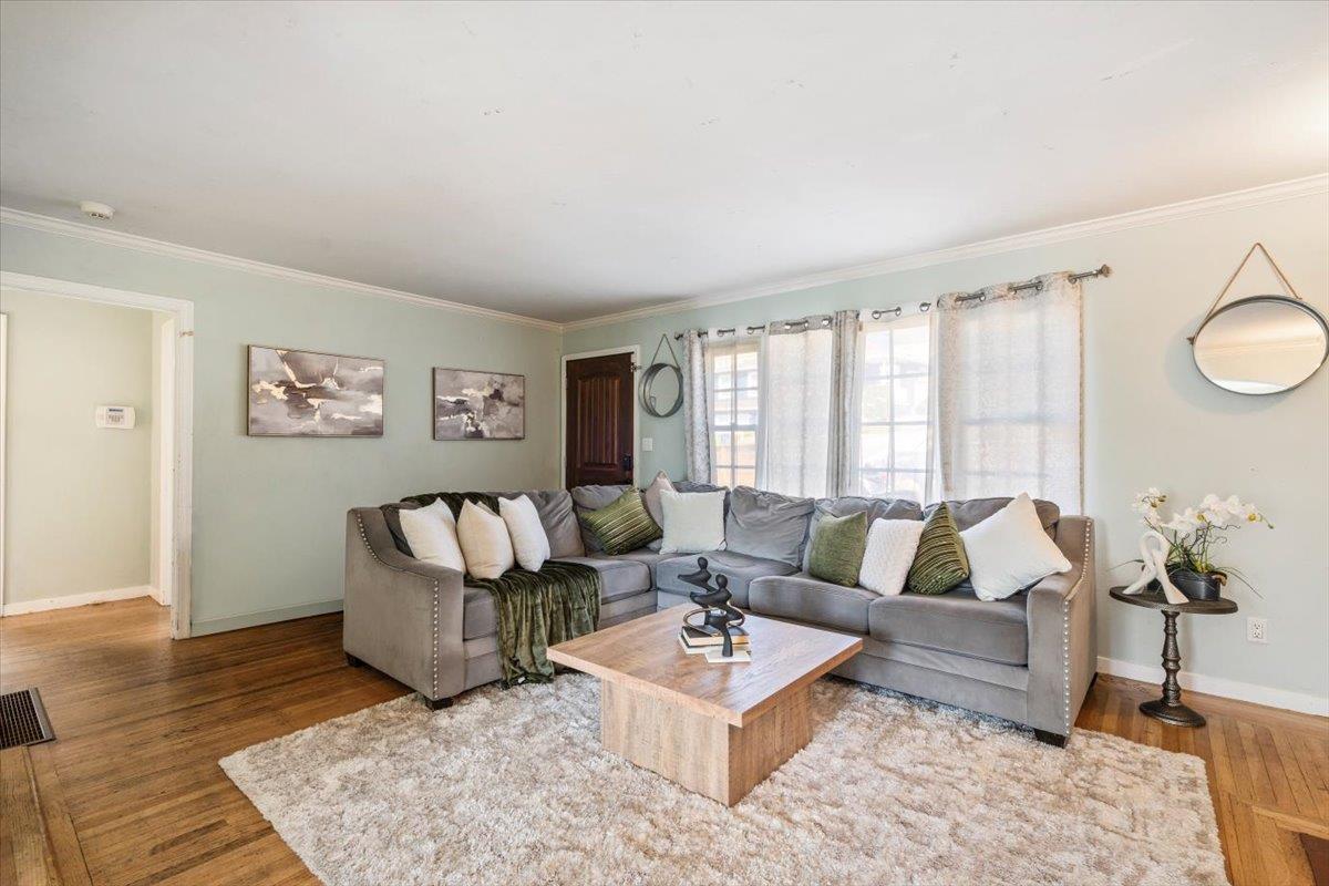 Detail Gallery Image 6 of 59 For 9401 Castlewood St, Oakland,  CA 94605 - 3 Beds | 1/1 Baths