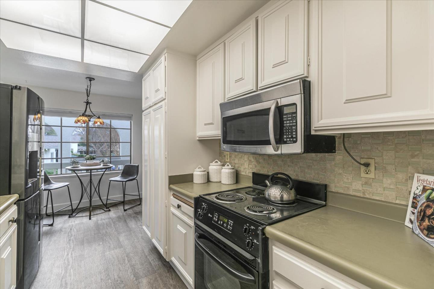 Detail Gallery Image 6 of 24 For 5189 Cribari Hls, San Jose,  CA 95135 - 2 Beds | 2 Baths