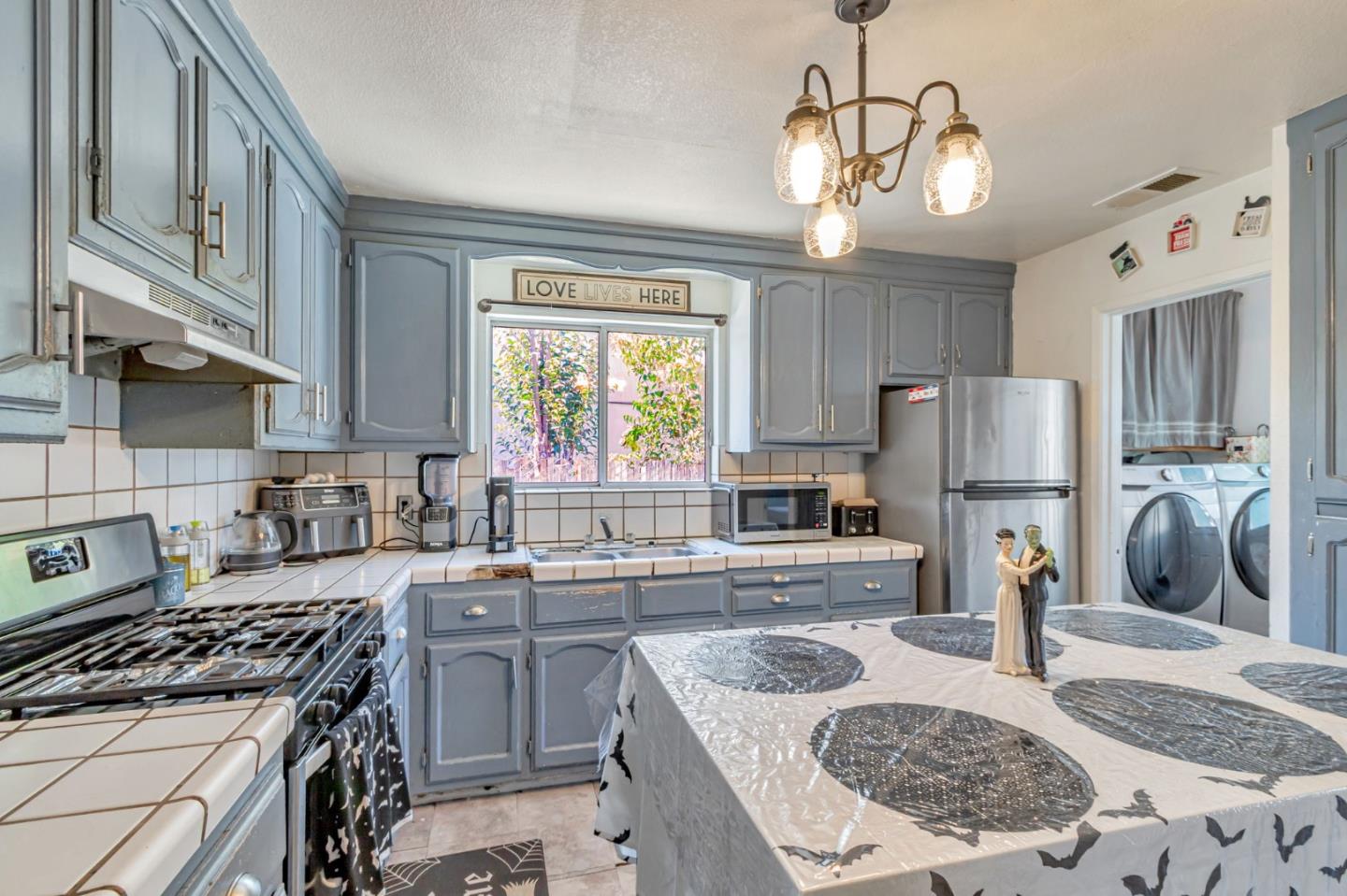 Detail Gallery Image 5 of 15 For 76 Sunset Ct, San Jose,  CA 95116 - 3 Beds | 1/1 Baths