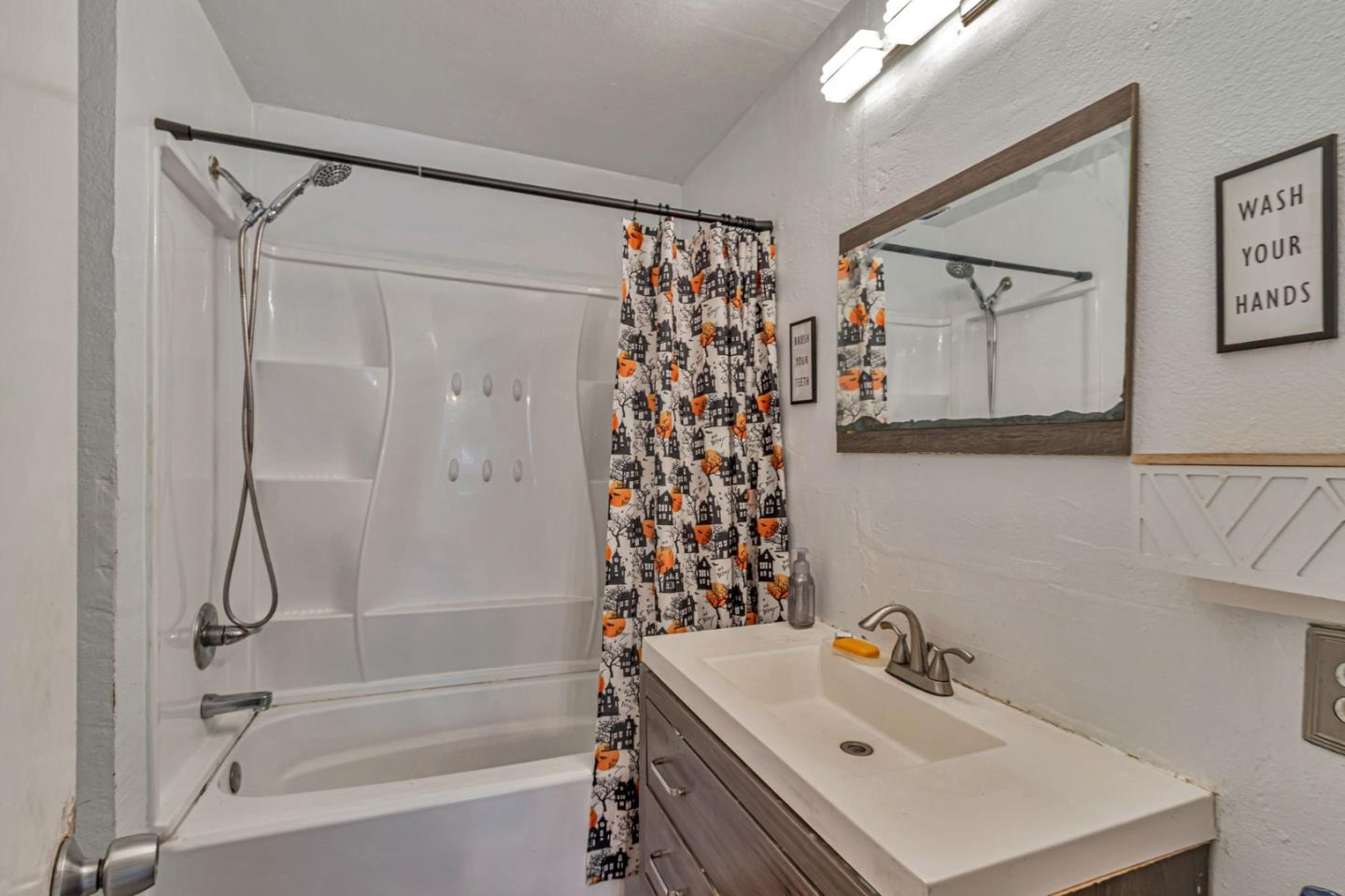 Detail Gallery Image 9 of 15 For 76 Sunset Ct, San Jose,  CA 95116 - 3 Beds | 1/1 Baths