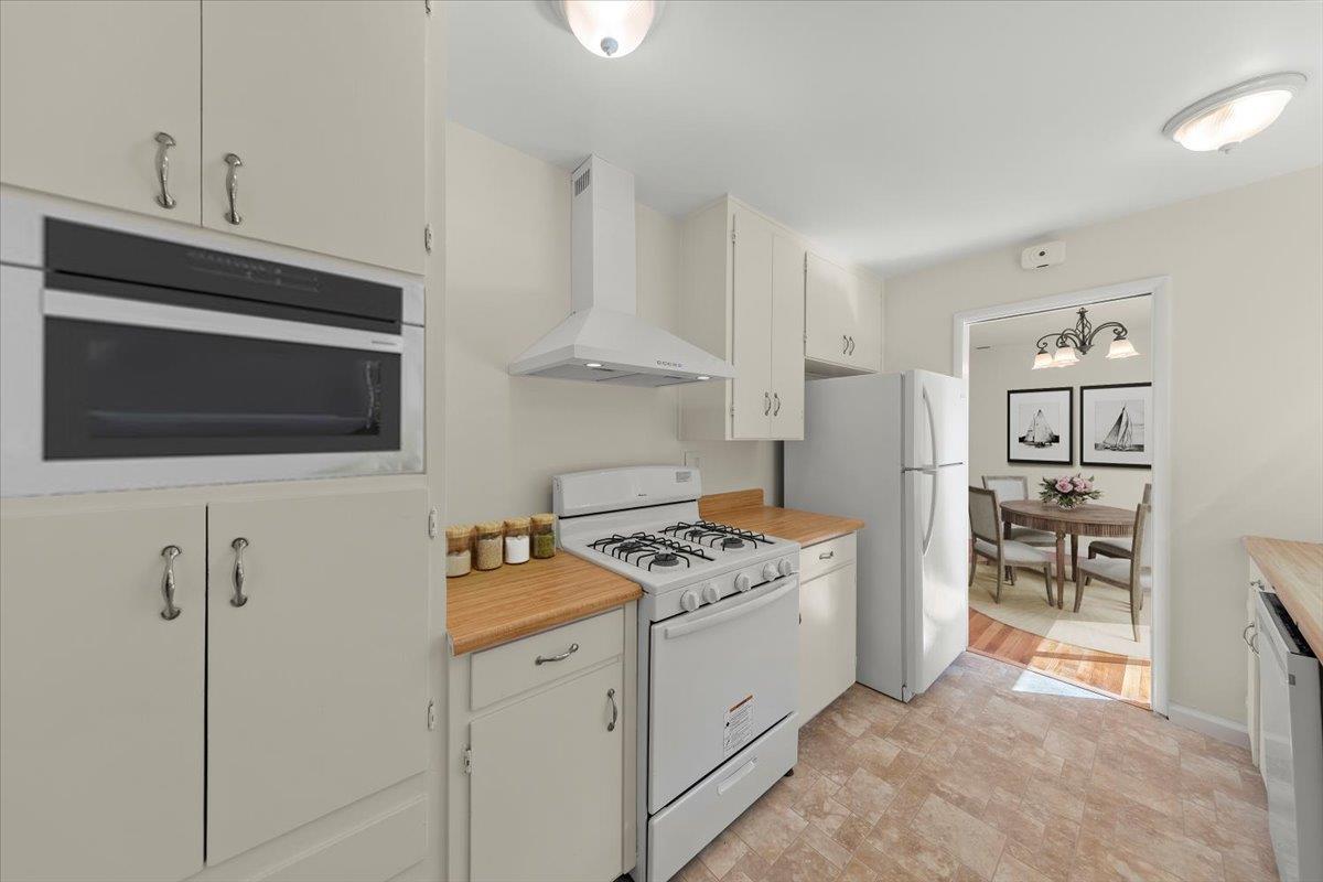 Detail Gallery Image 10 of 31 For 41 Ralston Dr, Monterey,  CA 93940 - 4 Beds | 2 Baths