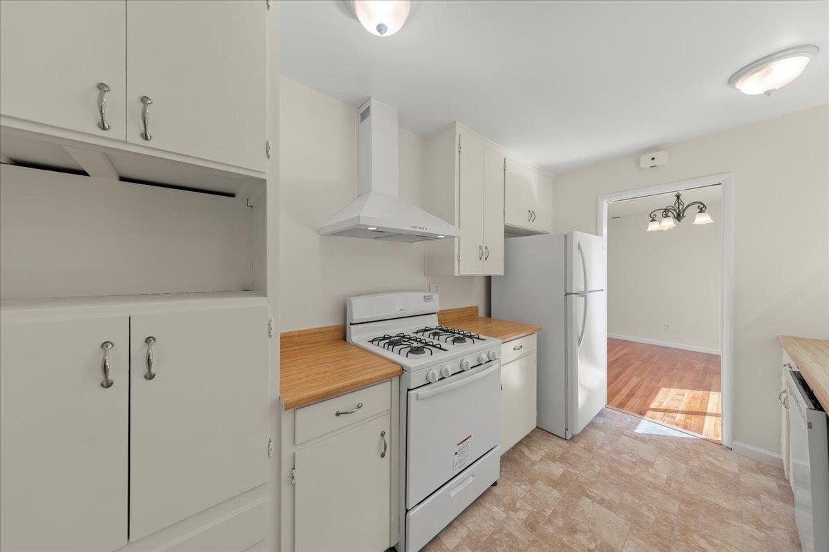 Detail Gallery Image 9 of 31 For 41 Ralston Dr, Monterey,  CA 93940 - 4 Beds | 2 Baths