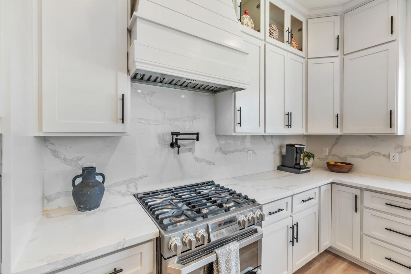 Detail Gallery Image 22 of 96 For 10055 Foothill Ave, Gilroy,  CA 95020 - 8 Beds | 7/1 Baths