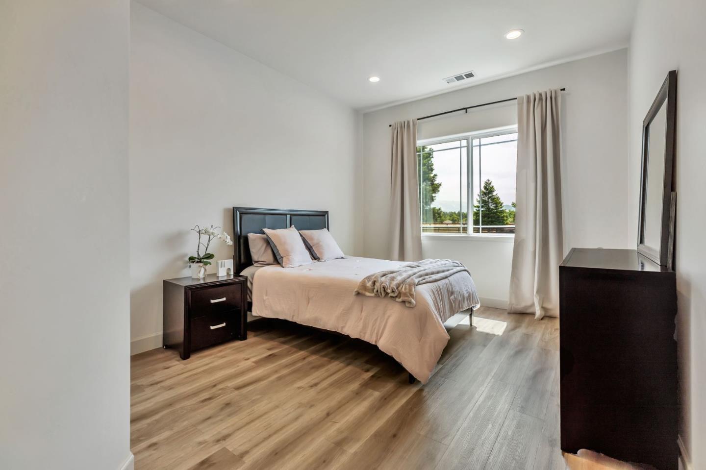 Detail Gallery Image 37 of 96 For 10055 Foothill Ave, Gilroy,  CA 95020 - 8 Beds | 7/1 Baths