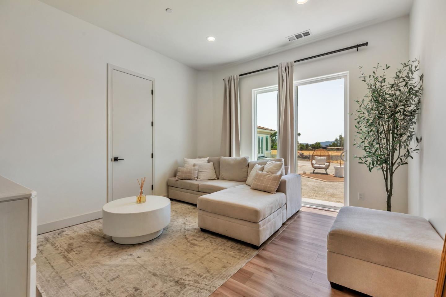 Detail Gallery Image 82 of 96 For 10055 Foothill Ave, Gilroy,  CA 95020 - 8 Beds | 7/1 Baths