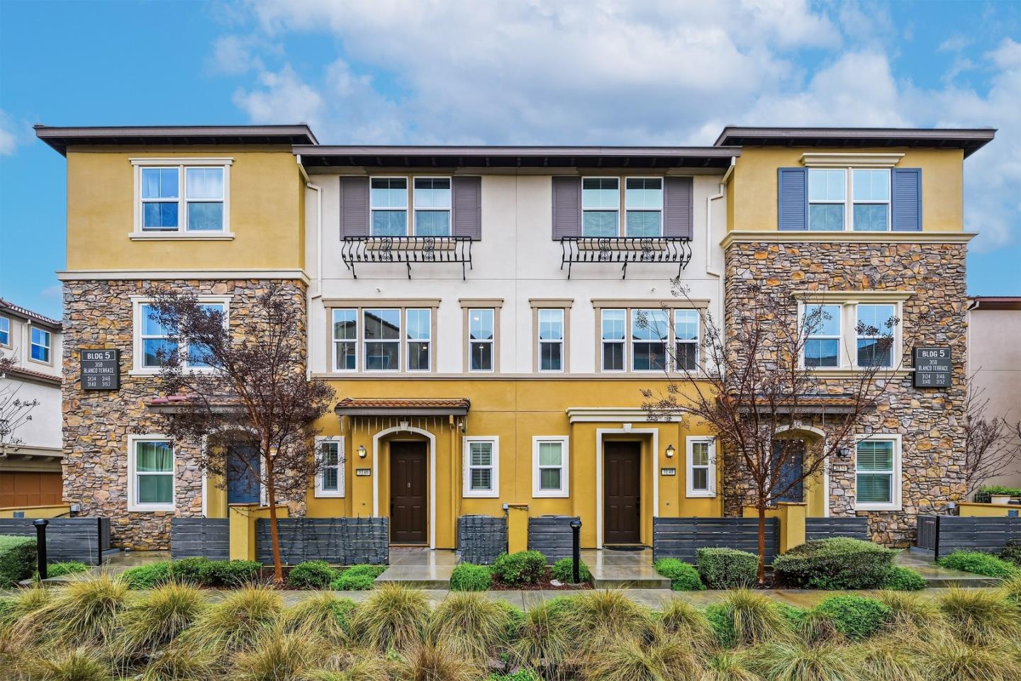 Front Image Thumbnail for ML82022543