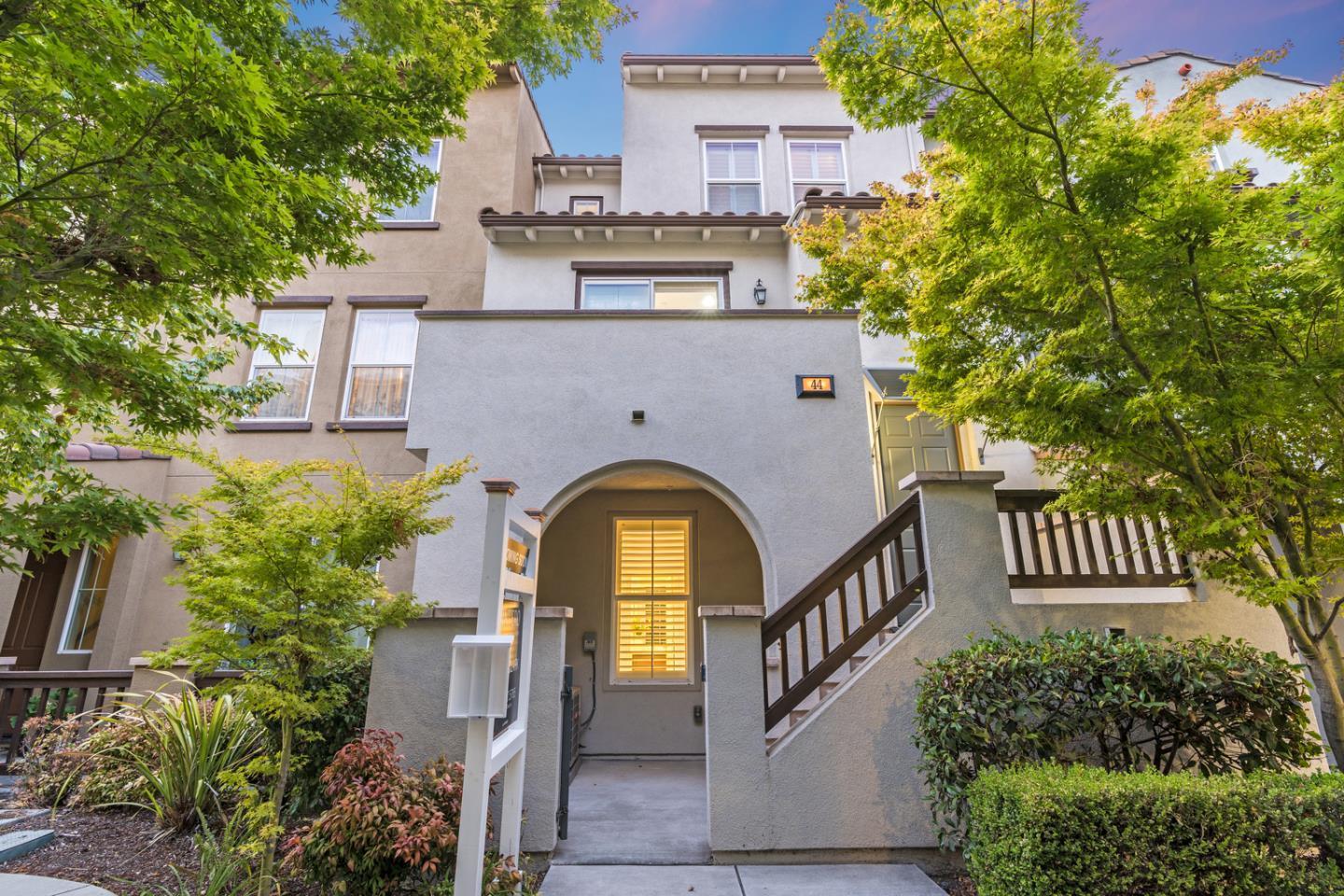 Detail Gallery Image 12 of 68 For 44 Muller Pl, San Jose,  CA 95126 - 3 Beds | 3/1 Baths