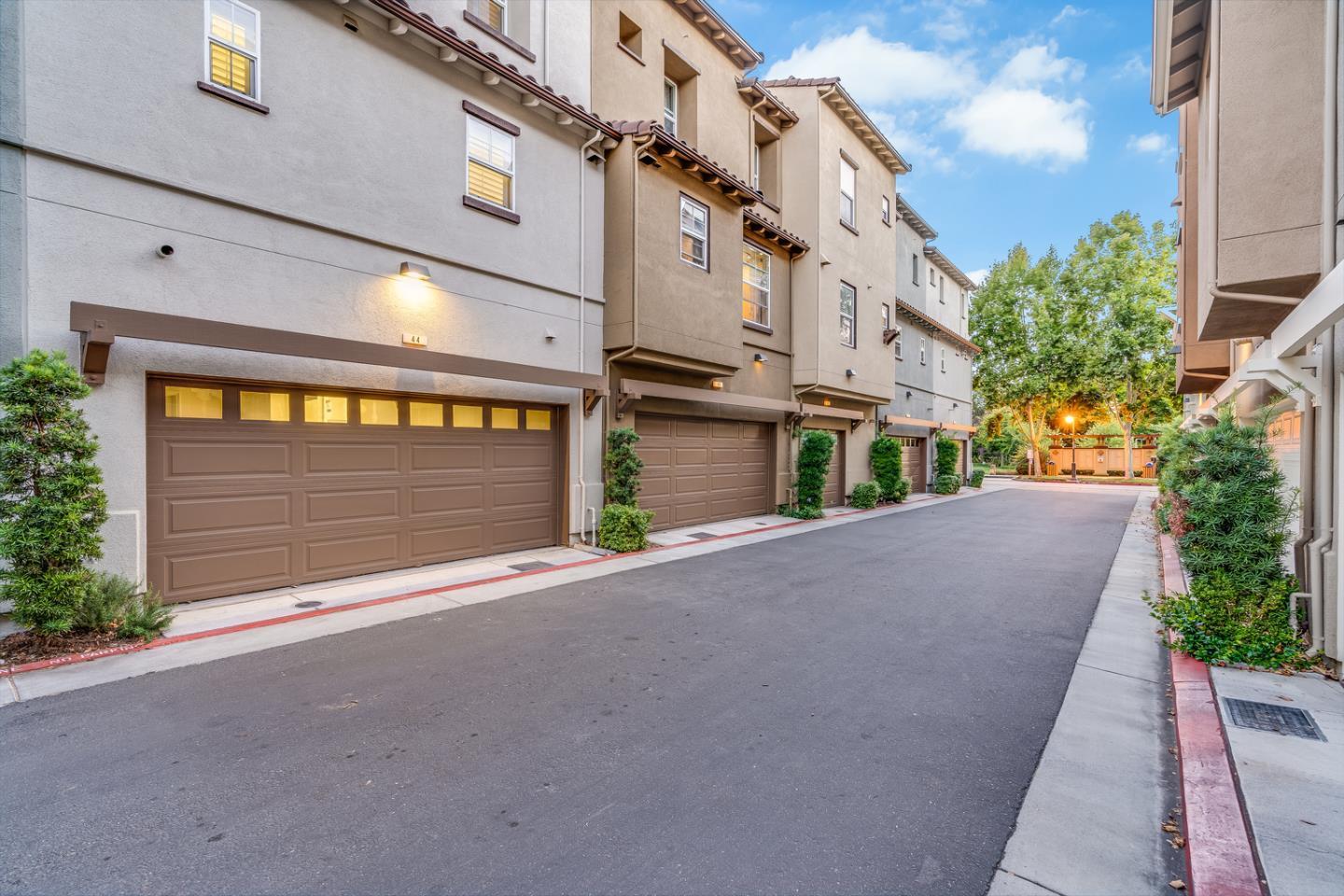 Detail Gallery Image 14 of 68 For 44 Muller Pl, San Jose,  CA 95126 - 3 Beds | 3/1 Baths