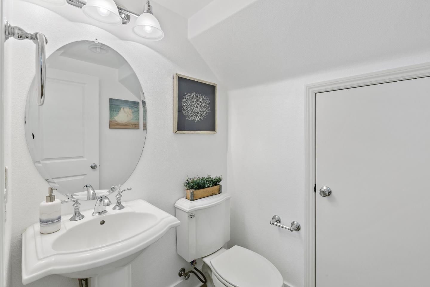 Detail Gallery Image 15 of 68 For 44 Muller Pl, San Jose,  CA 95126 - 3 Beds | 3/1 Baths