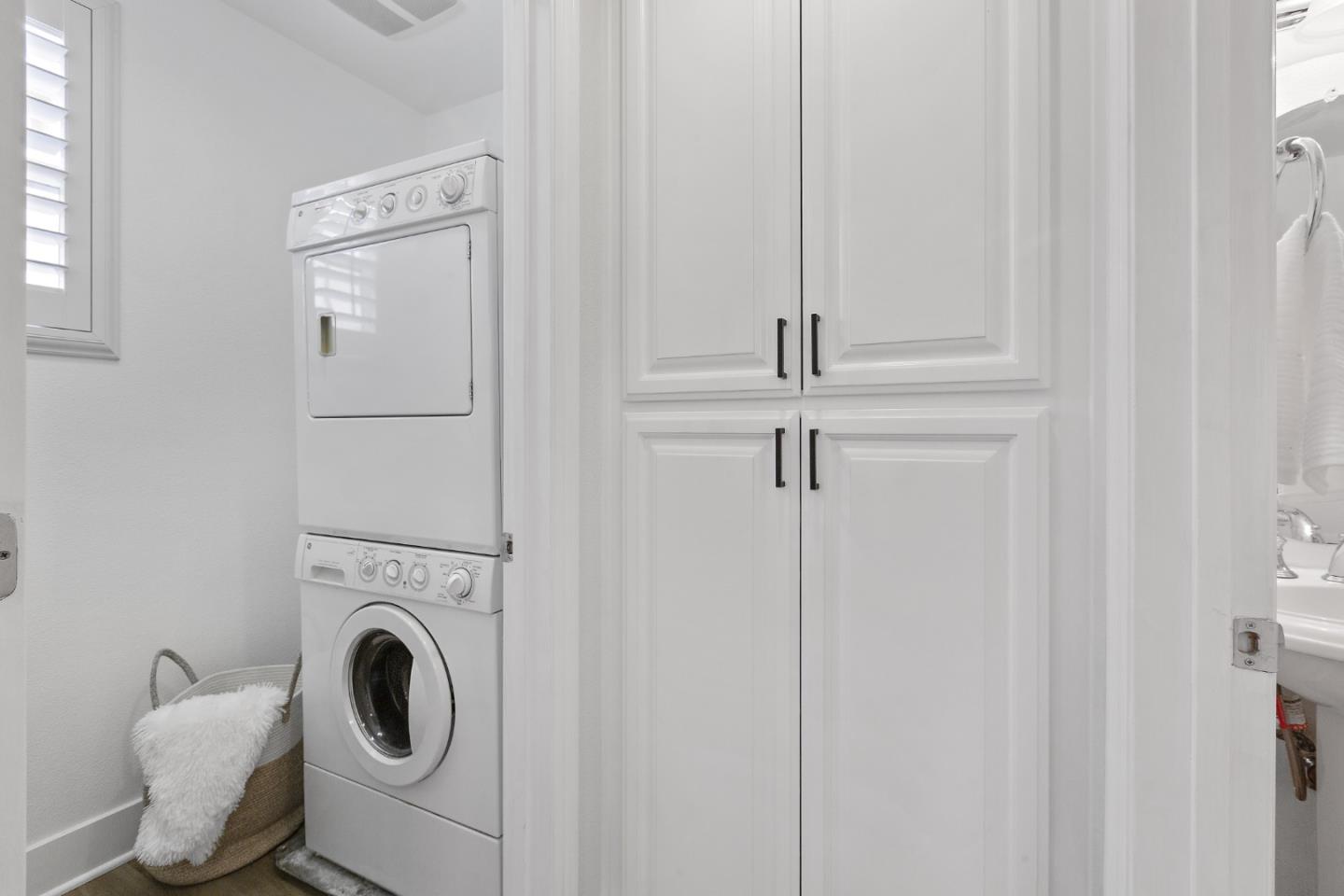 Detail Gallery Image 16 of 68 For 44 Muller Pl, San Jose,  CA 95126 - 3 Beds | 3/1 Baths