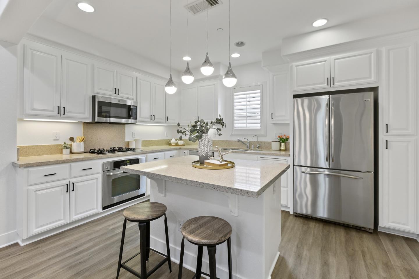 Detail Gallery Image 5 of 68 For 44 Muller Pl, San Jose,  CA 95126 - 3 Beds | 3/1 Baths