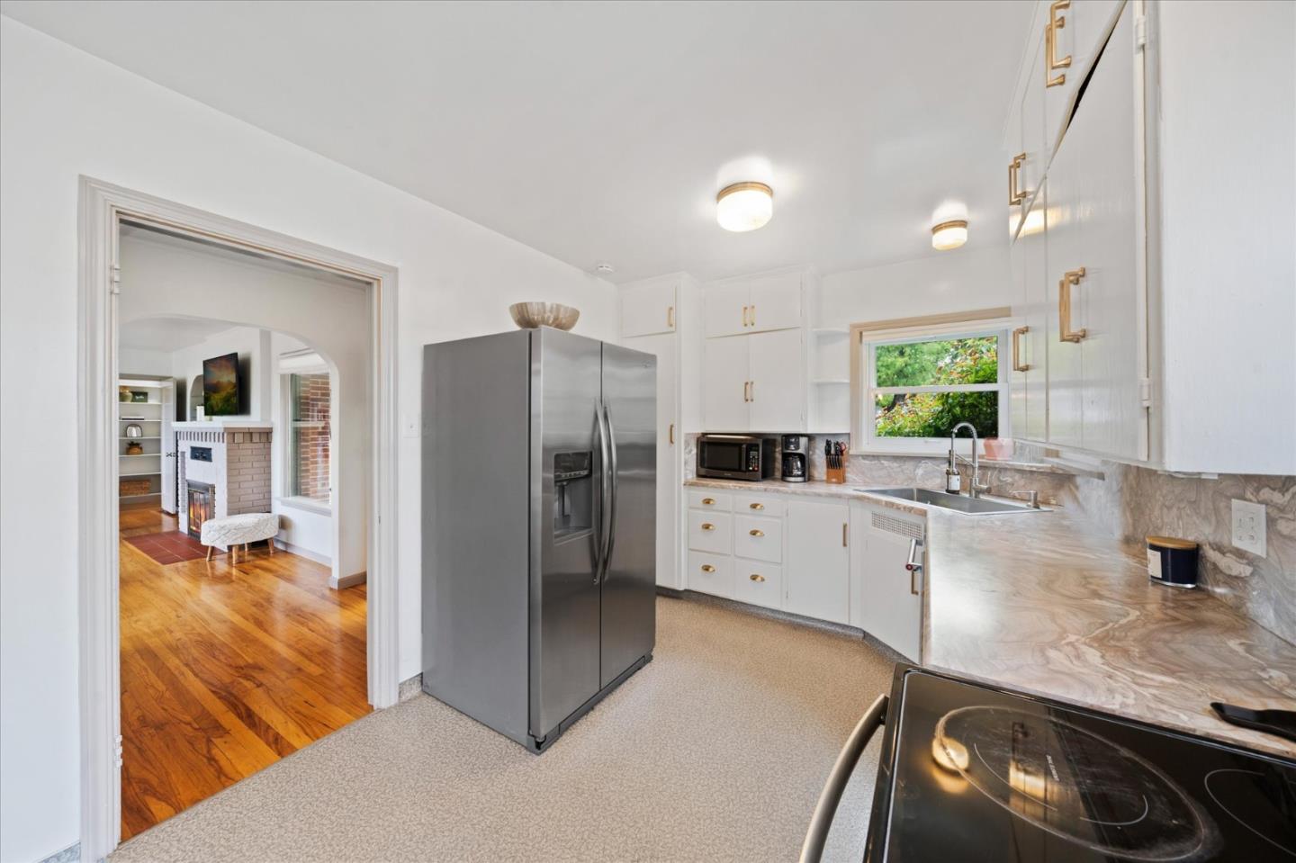 Detail Gallery Image 10 of 39 For 1901 Chestnut St, Redding,  CA 96001 - 4 Beds | 2 Baths