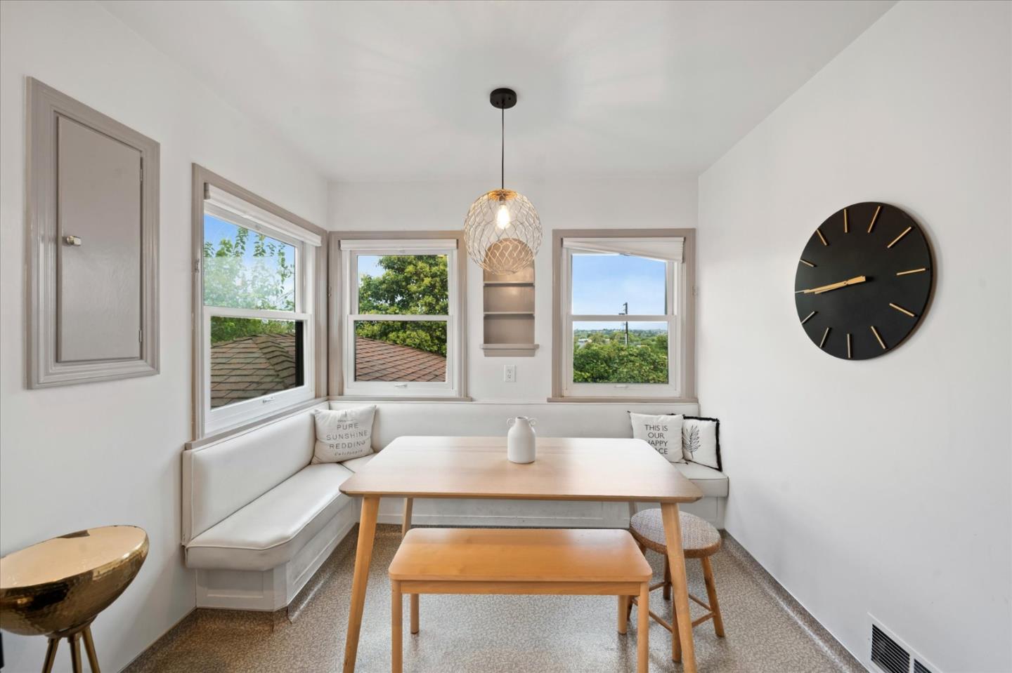 Detail Gallery Image 13 of 39 For 1901 Chestnut St, Redding,  CA 96001 - 4 Beds | 2 Baths