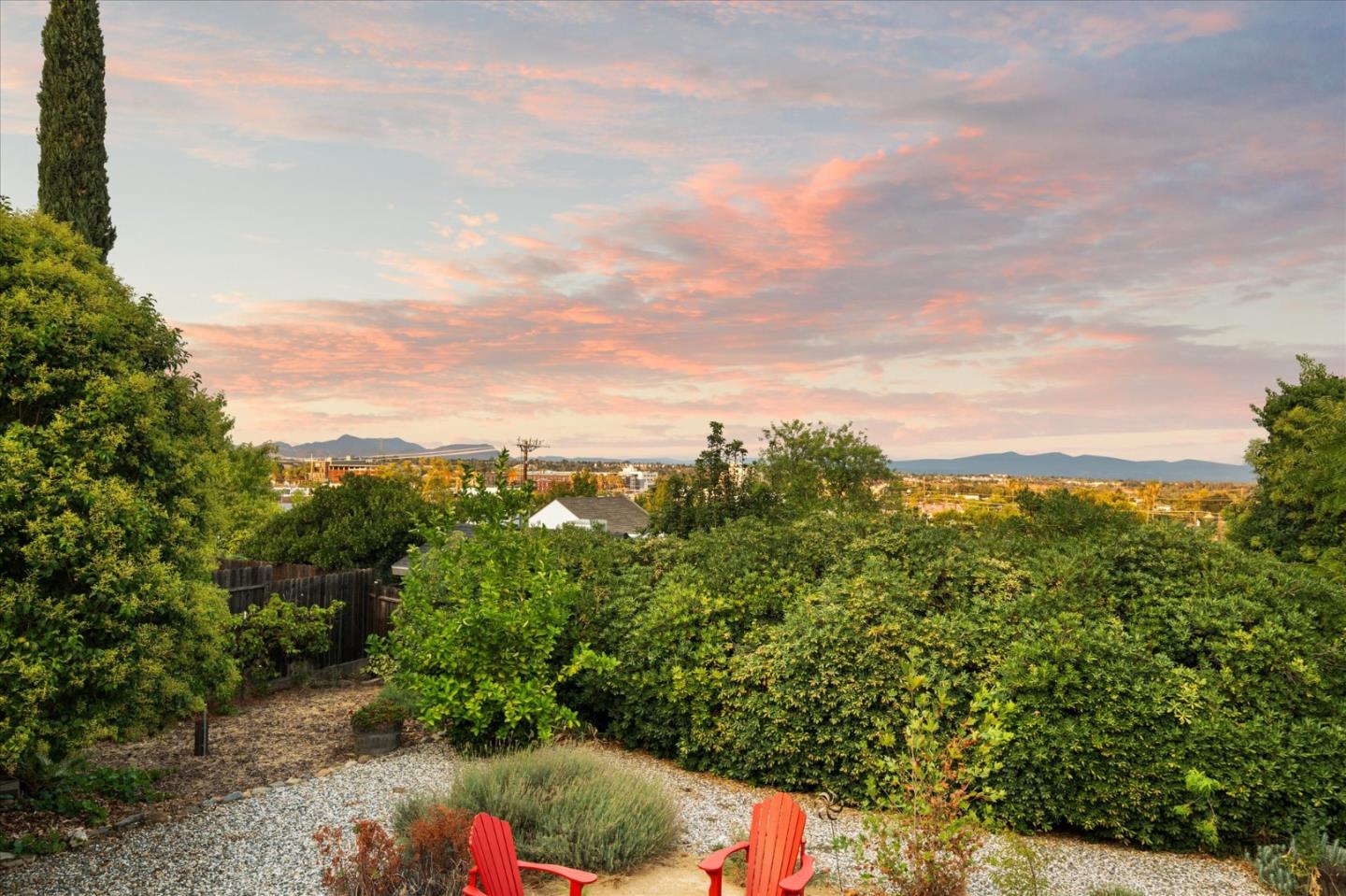 Detail Gallery Image 30 of 39 For 1901 Chestnut St, Redding,  CA 96001 - 4 Beds | 2 Baths