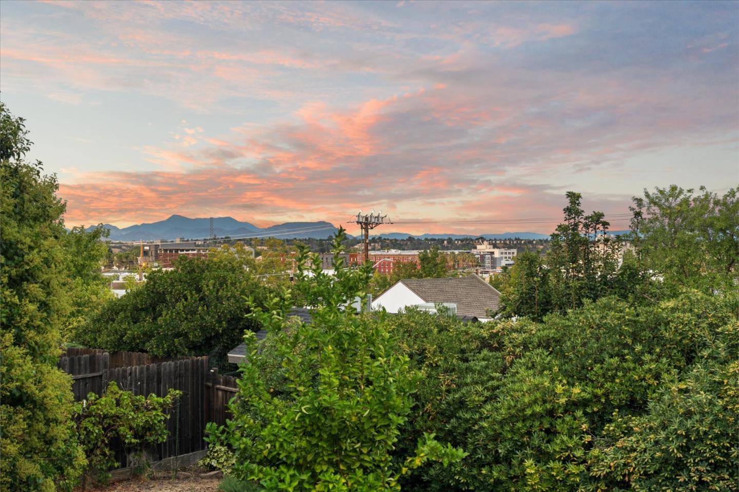 Detail Gallery Image 31 of 39 For 1901 Chestnut St, Redding,  CA 96001 - 4 Beds | 2 Baths