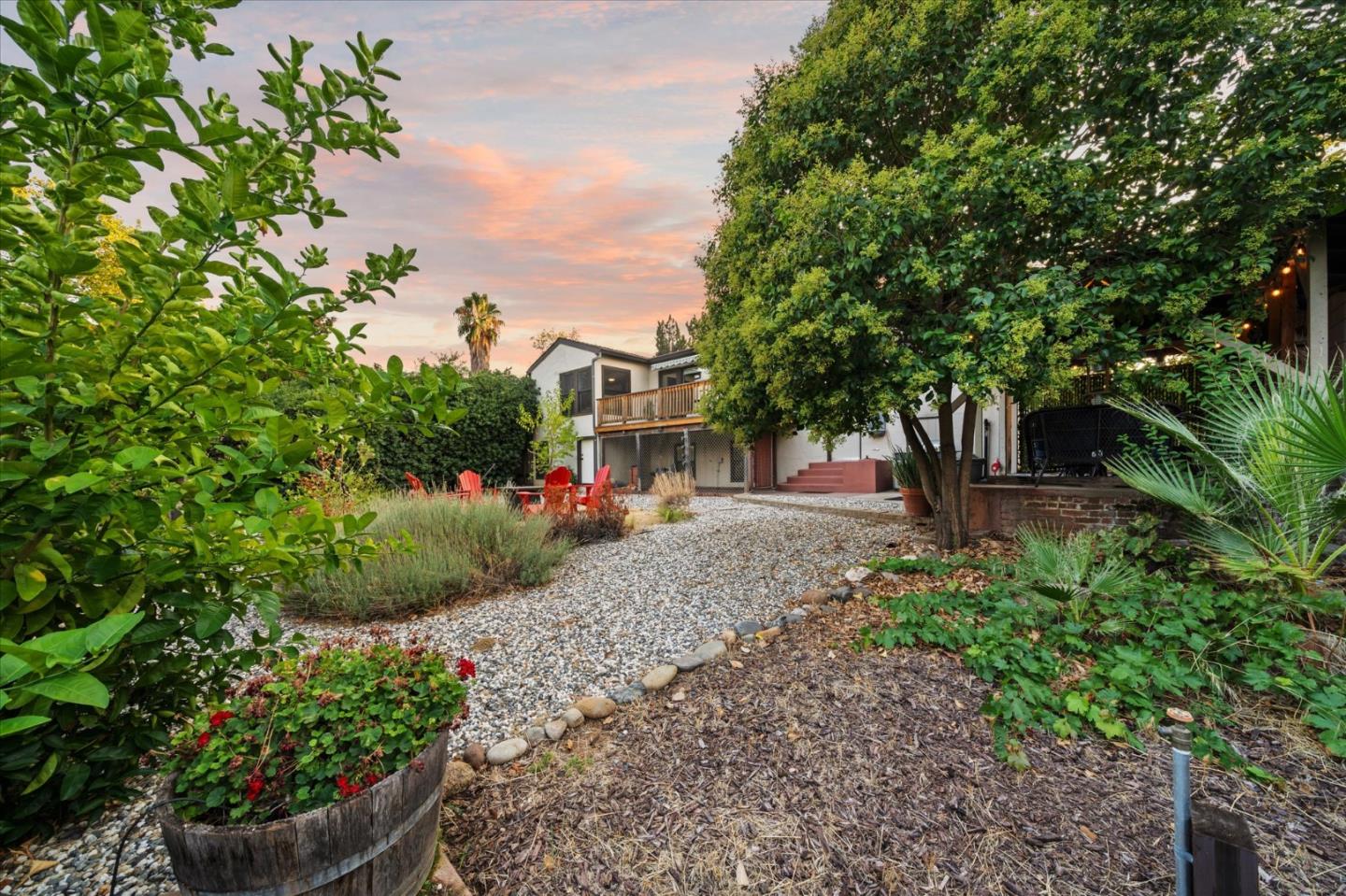 Detail Gallery Image 32 of 39 For 1901 Chestnut St, Redding,  CA 96001 - 4 Beds | 2 Baths