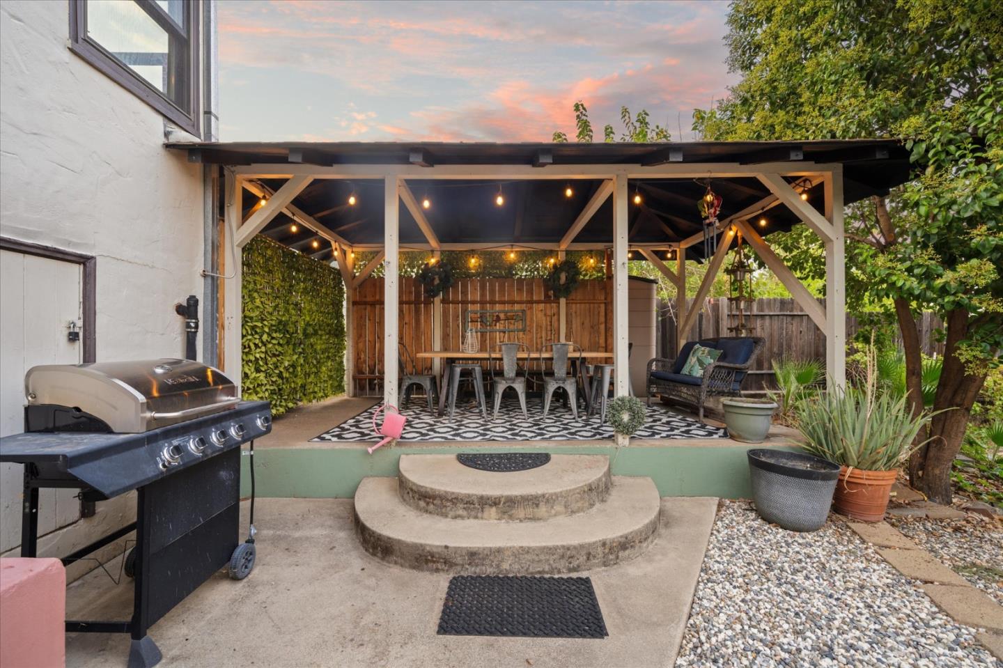 Detail Gallery Image 34 of 39 For 1901 Chestnut St, Redding,  CA 96001 - 4 Beds | 2 Baths