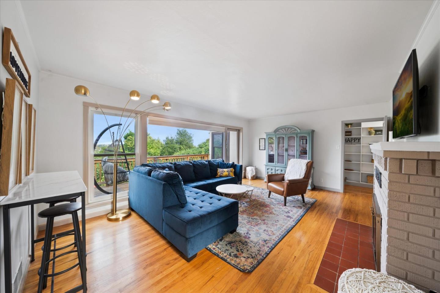 Detail Gallery Image 4 of 39 For 1901 Chestnut St, Redding,  CA 96001 - 4 Beds | 2 Baths