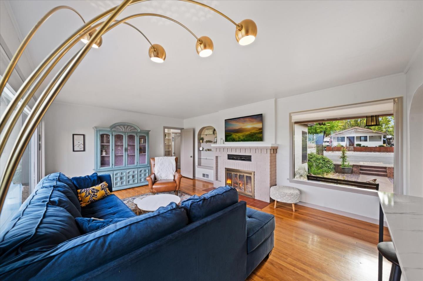 Detail Gallery Image 5 of 39 For 1901 Chestnut St, Redding,  CA 96001 - 4 Beds | 2 Baths