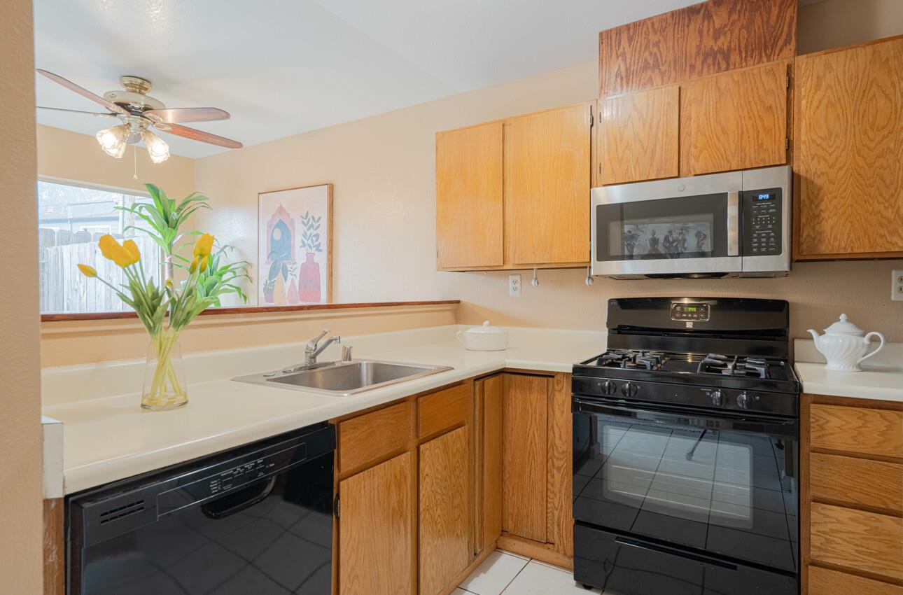 Detail Gallery Image 13 of 32 For 2368 N Main St #6,  Salinas,  CA 93906 - 2 Beds | 2 Baths