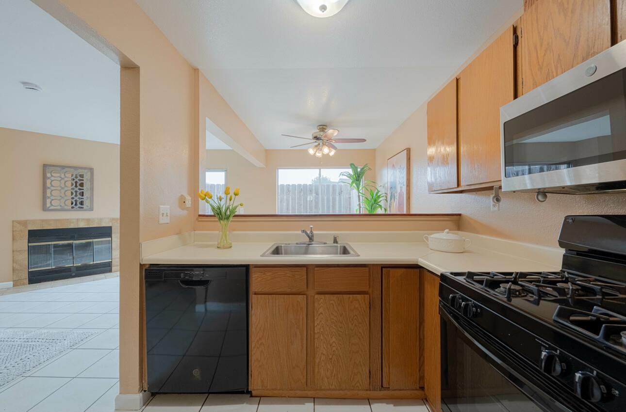 Detail Gallery Image 14 of 32 For 2368 N Main St #6,  Salinas,  CA 93906 - 2 Beds | 2 Baths