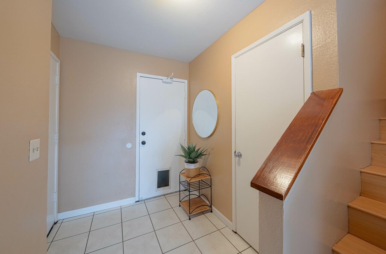 Detail Gallery Image 3 of 32 For 2368 N Main St #6,  Salinas,  CA 93906 - 2 Beds | 2 Baths