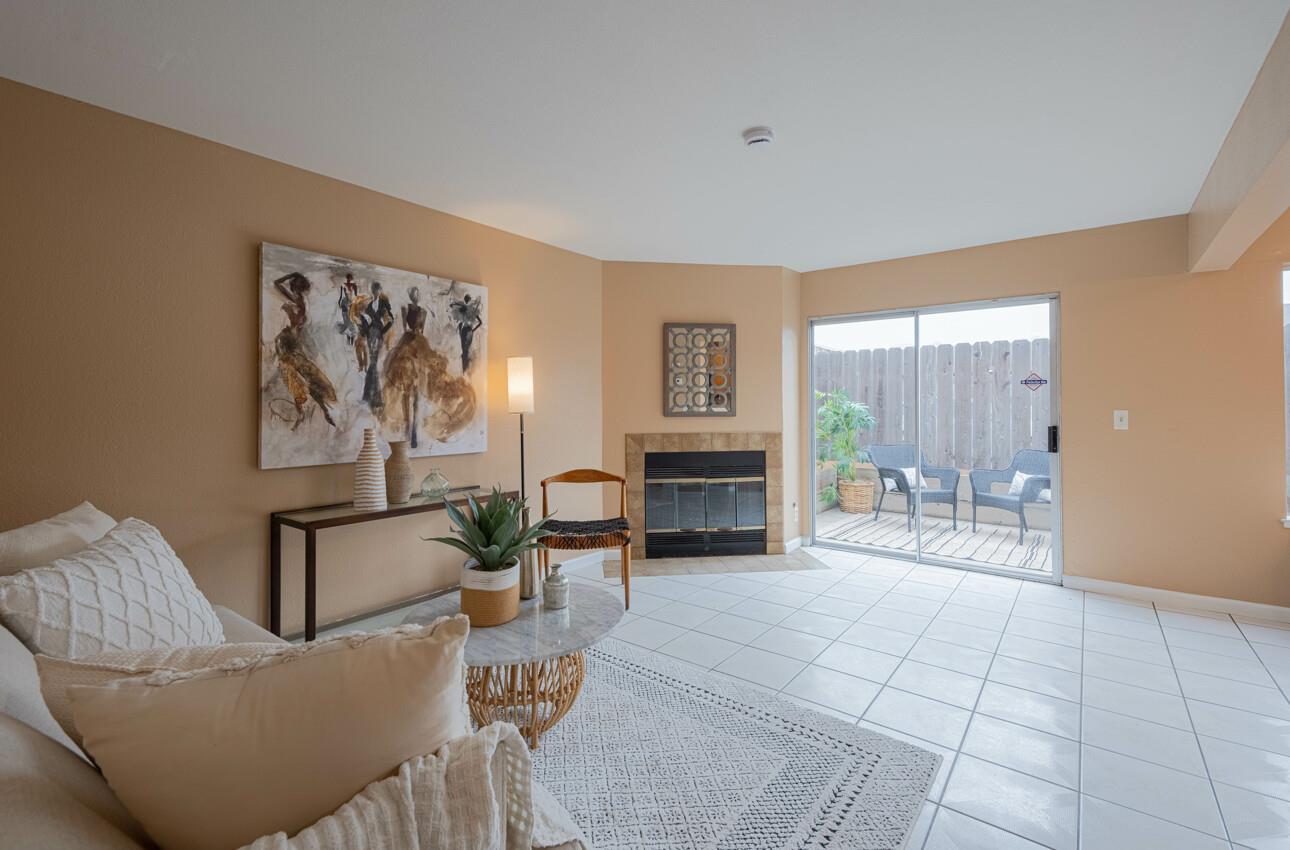 Detail Gallery Image 4 of 32 For 2368 N Main St #6,  Salinas,  CA 93906 - 2 Beds | 2 Baths