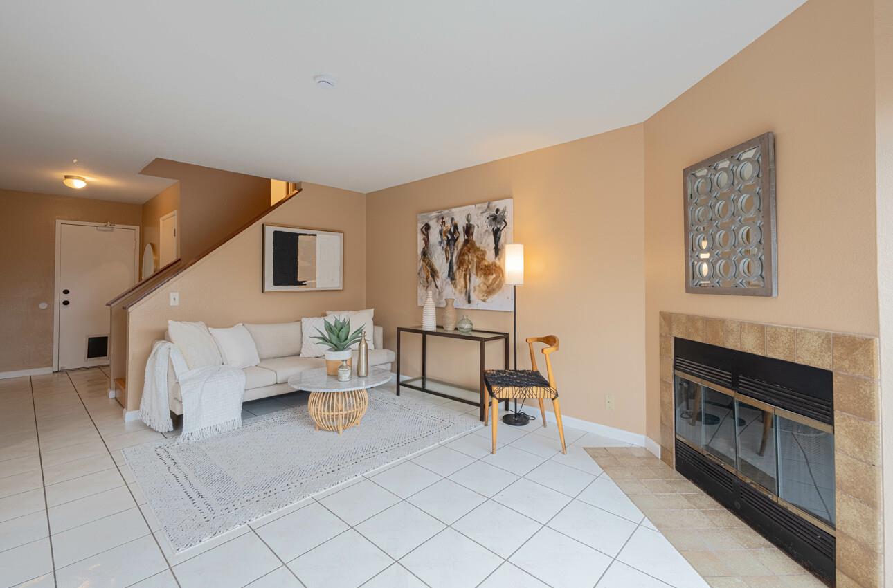 Detail Gallery Image 5 of 32 For 2368 N Main St #6,  Salinas,  CA 93906 - 2 Beds | 2 Baths