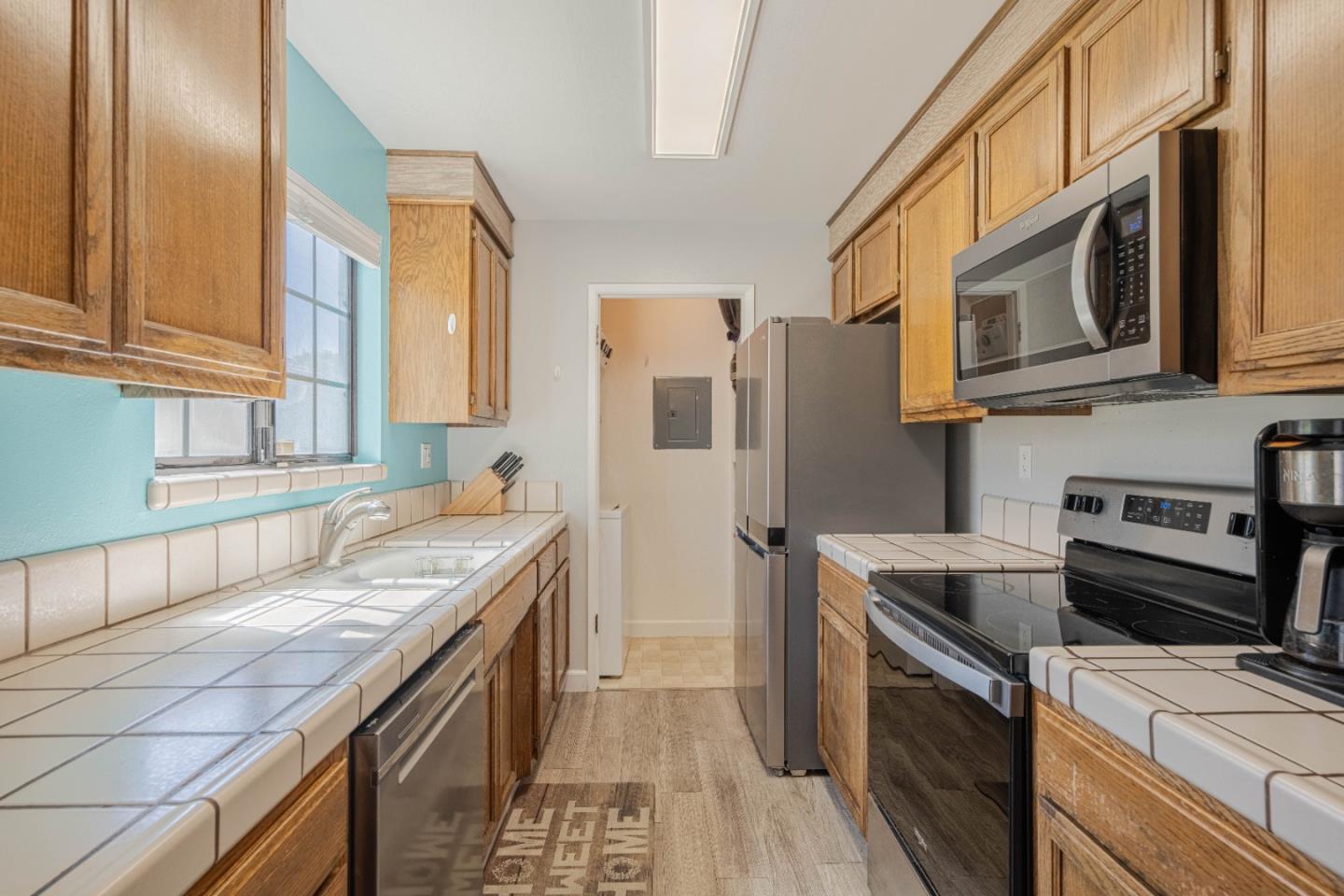 Detail Gallery Image 11 of 25 For 1051 Riker St #5,  Salinas,  CA 93901 - 2 Beds | 1 Baths
