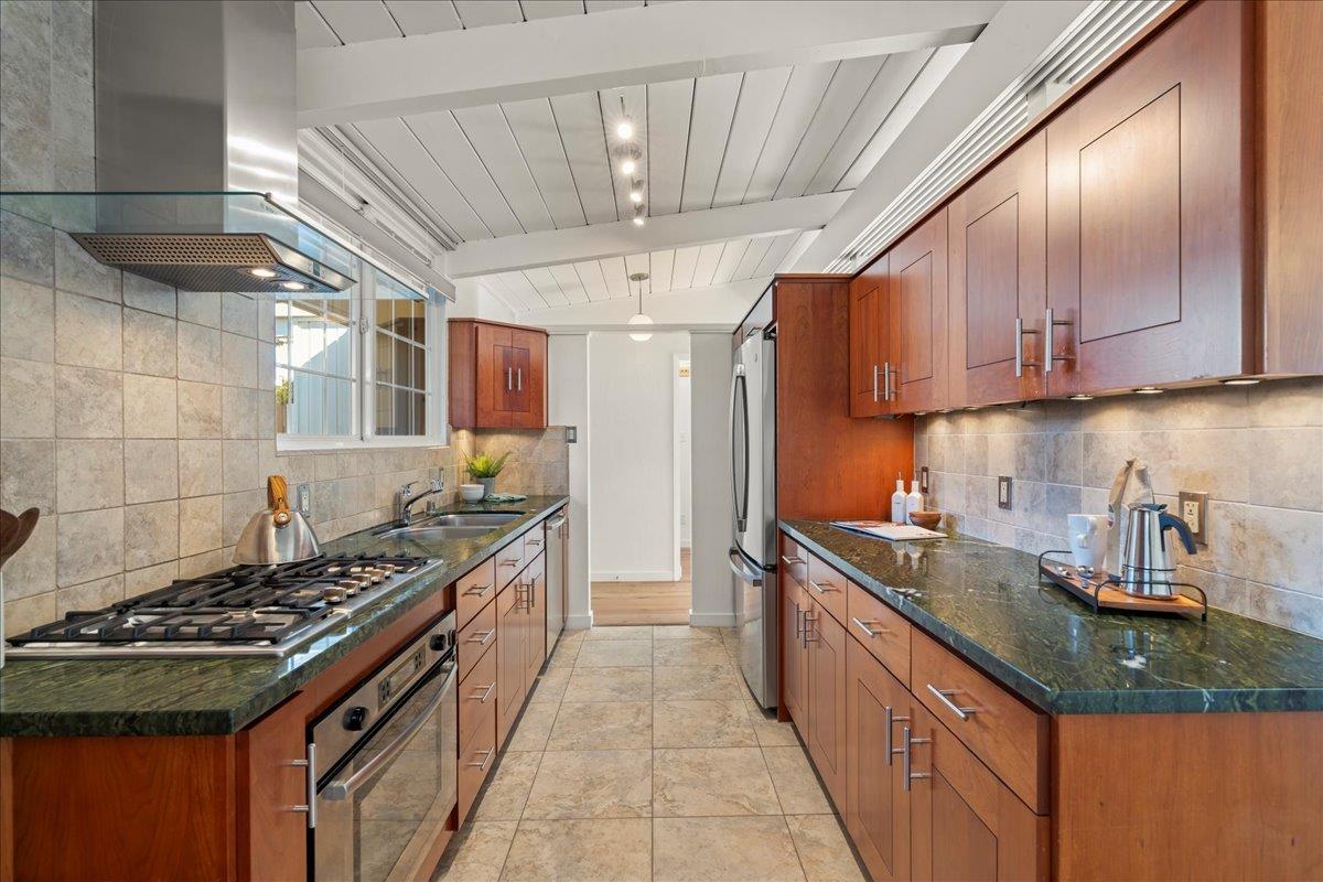 Detail Gallery Image 8 of 18 For 2474 Alvin St, Mountain View,  CA 94043 - 3 Beds | 2 Baths