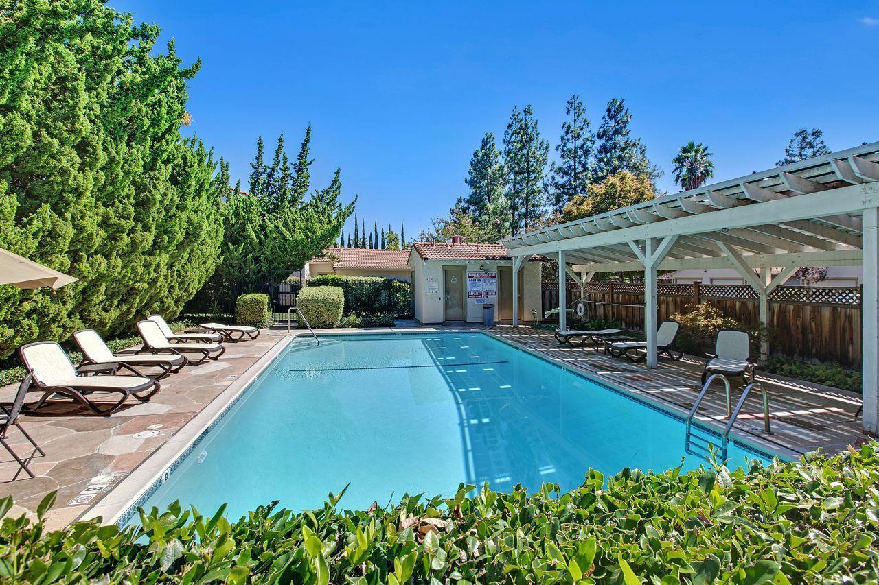 Detail Gallery Image 12 of 15 For 1638 Branham Ln #D,  San Jose,  CA 95118 - 2 Beds | 1/1 Baths